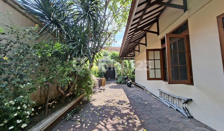 Rumah Vintage Dan Ruang Usaha Tengah Kota Daerah Pasar Kliwon 2