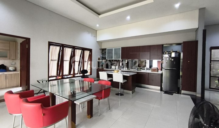 Good Maintained Semi Furnished House Solo Baru 2