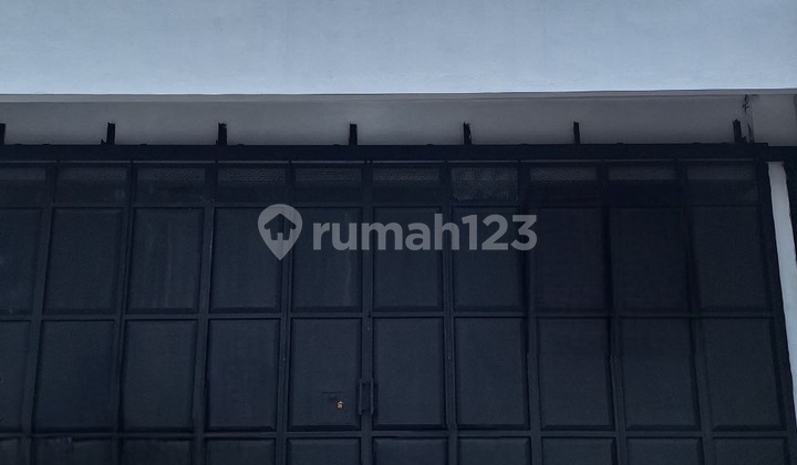 New Beautiful Shop House in Busy Cemani Solo Area 2