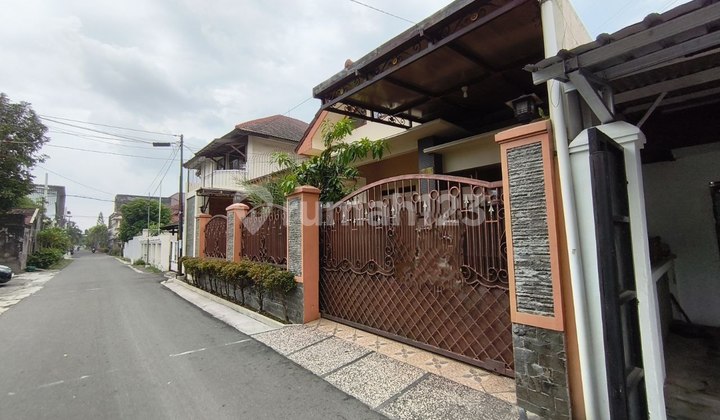 Rumah Bagus Terawat Akses Simpangan Mobil Jajar Solo 1