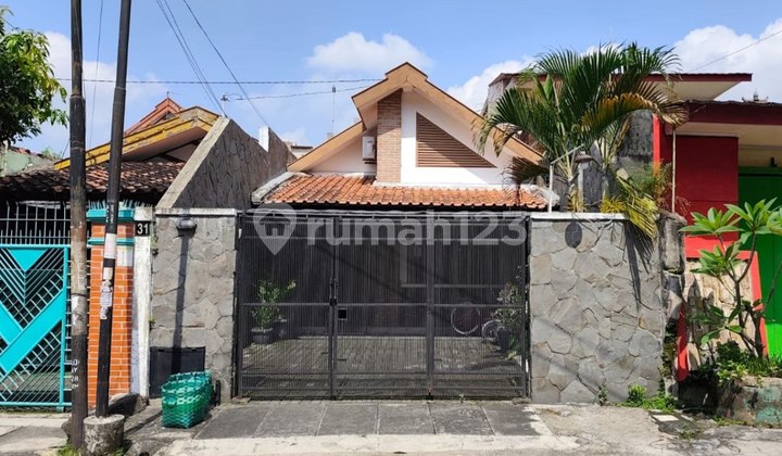 Rumah Nyaman Serasa Villa Tengah Kota Solo