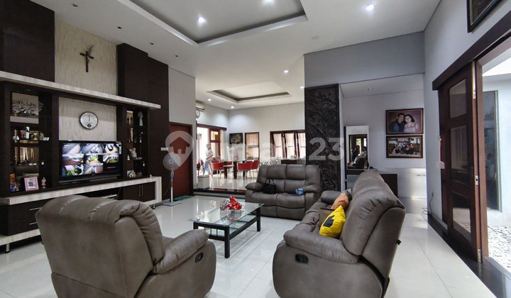 Rumah Bagus Terawat Semi Furnished Solo Baru