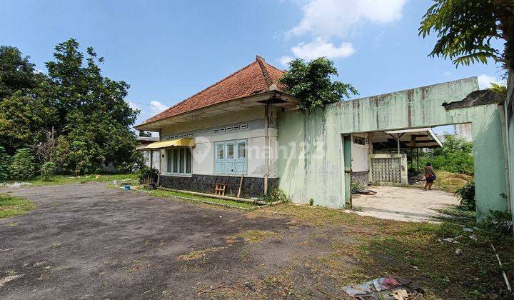 Tanah Bonus Rumah Vintage Laweyan Dekat Jalan Utama 2