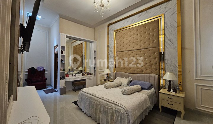 Rumah Mewah Dengan Kolam Renang Sumber Banjarsari 2