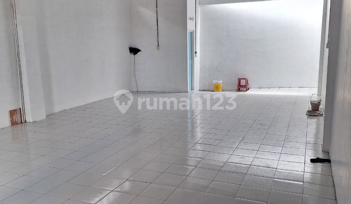 New Beautiful Shop House in Busy Cemani Solo Area