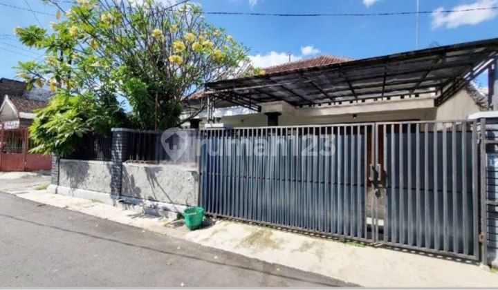 Rumah Modern Dekat Stadion Manahan Solo