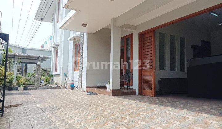 Rumah Bagus Desain Modern Akses Jalan Lebar Baturan Colomadu
