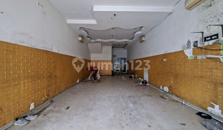 3-Story Shop House in a Busy and Commercial Area of Mojosongo 2