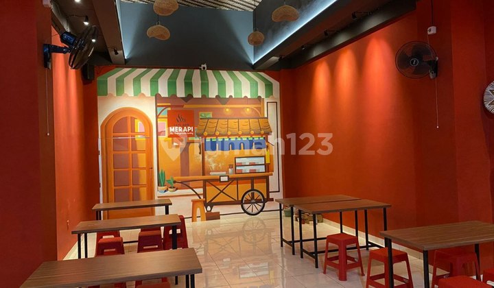 Cheap Shop House in the Busy Coyudan Solo Business District Cheap Shop House in the Busy Coyudan Solo Business District