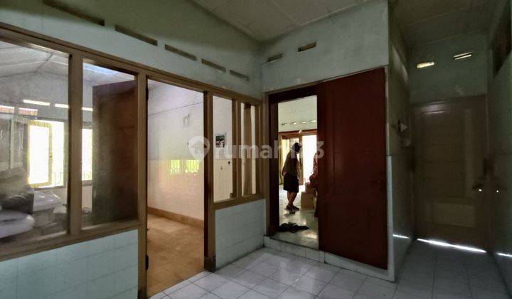 Tanah Bonus Rumah Vintage Laweyan Dekat Jalan Utama 2