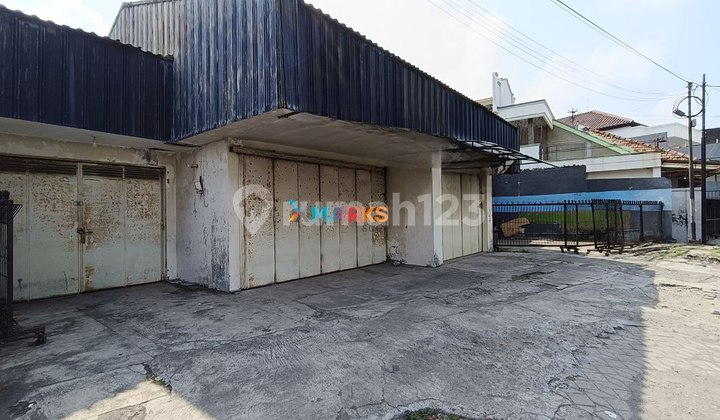 Ruang Usaha Pinggir Jalan Besar Daerah Ramai Solo