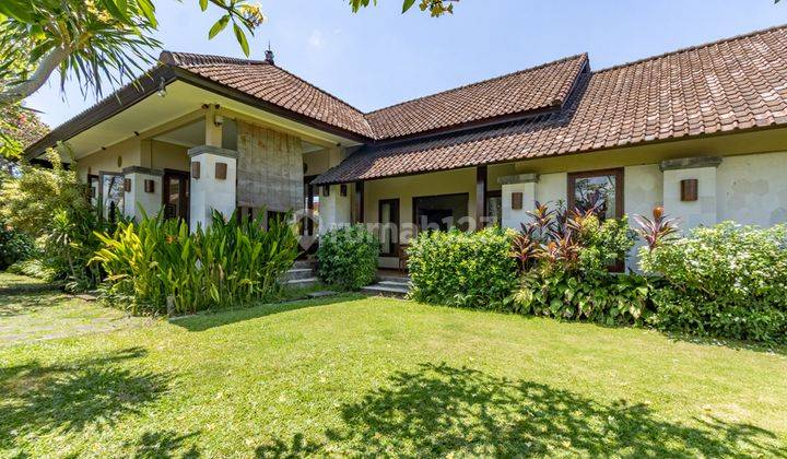 Spacious 4BR Rice Field View Villa In Cekomaria Downtown Area 1