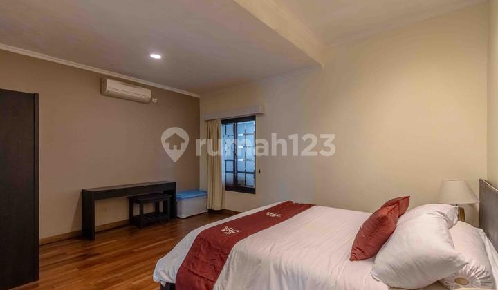 RUMAH MODERN MEWAH 4 BR SHM DI IMAM BONJOL BPF1529 2