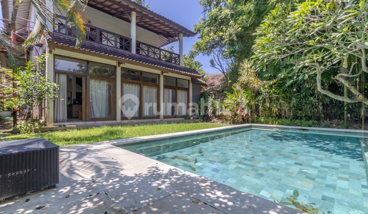 Villa 4 Kamar Tidur Strategis Di Tengah Berawa Bpf1450