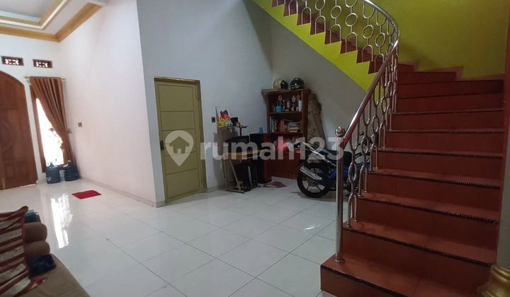 Dijual rumah secondary full furnish 2 lantai masih bagus dan layak huni