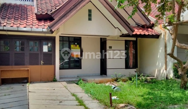 Minimalist House on Palem Raya Street, Lippo Cikarang 1