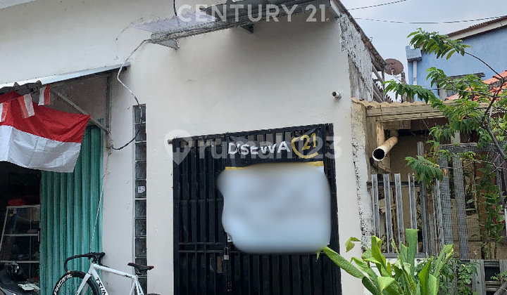 Studio House 2 Bedrooms on Active Roadside in Central Jakarta R2219