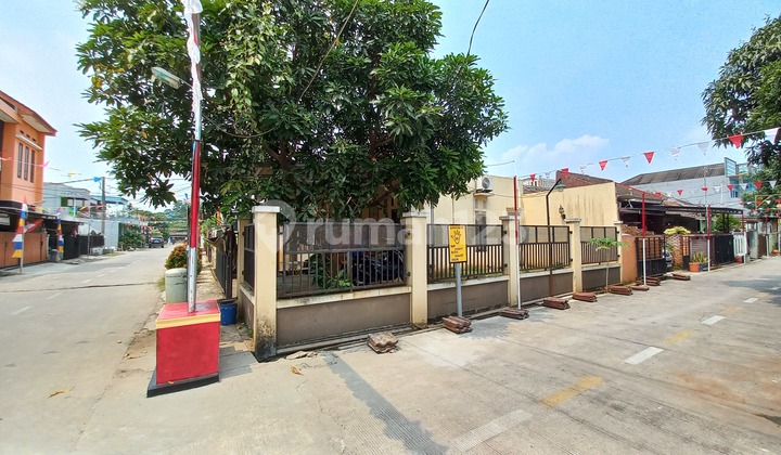 House Location On Corner, 1 Floor, 2 Car Row Road In Bekasi