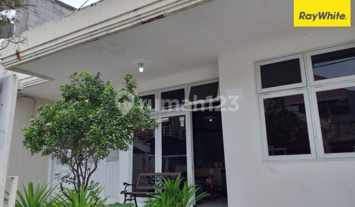 Disewakan Rumah di Simpang Darmo Permai Selatan Surabaya 1