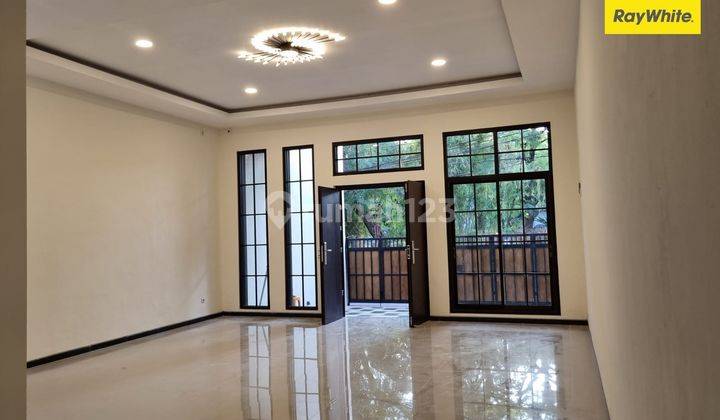 Dijual Rumah 2 Lantai SHM di Semolowaru Timur Surabaya 2