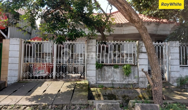 Dijual Rumah 1.5 Lantai di Gayungsari Barat Surabaya