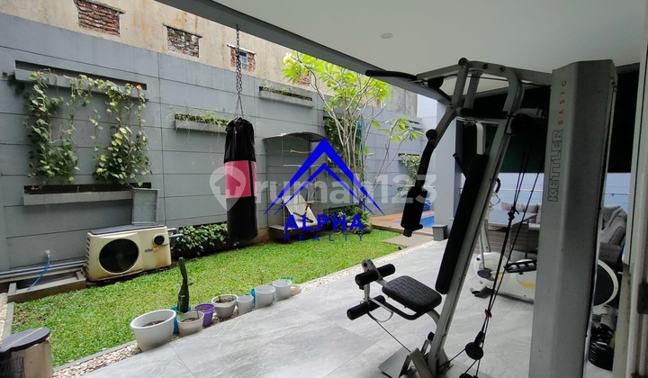 Jual Cepat Rumah Mewah di Turangga Bandung Ada Swimming Pool