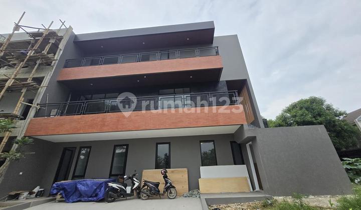DIJUAL RUMAH MEWAH VIEW KOLAM RENANG FERONIA ALAM SUTERA 2