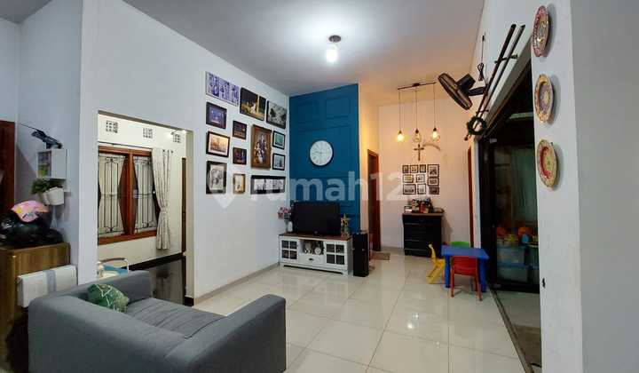 Classic Modern Style House Only 10 Minutes to Tol.jatiasih. 2