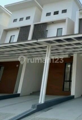 Rumah Disewakan 2 Lantai di Jgc Cakung Jaktim Rumah Disewakan 2 Lantai di Jgc Cakung Jaktim