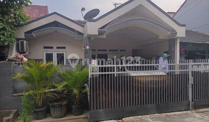 Rumah Secondary 10 Menit ke Stasiun Bekasi Timur