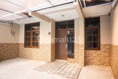 Rumah 1.5 Lantai 10 ******** Aeon Mall Cakung Rumah 1.5 Lantai 10 ******** Aeon Mall Cakung