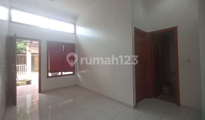 For Rent: Strategic House in Dealova Housing Complex, Kartasura