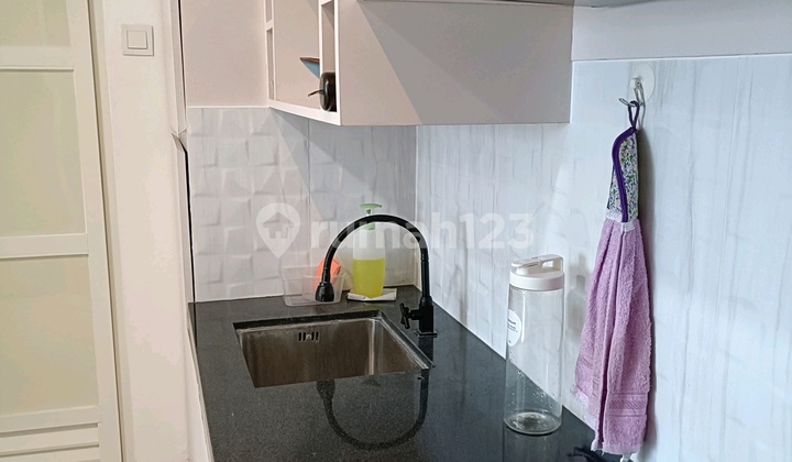 Benson Apartment 2BR converted to 1BR, 8th floor.