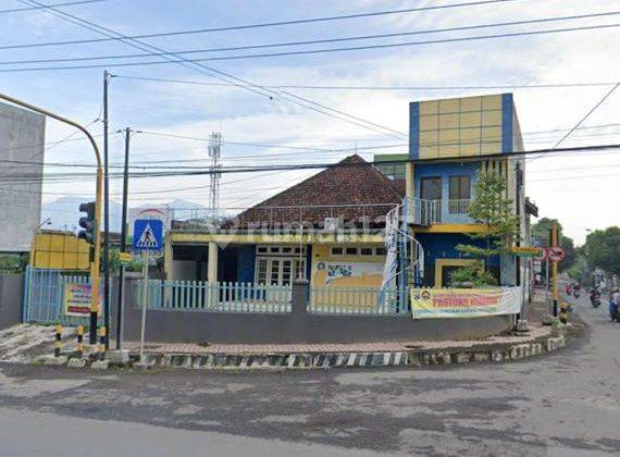 Bangunan hook 2 lantai cocok untuk pertokoan 2