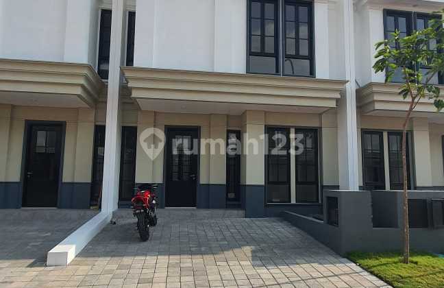 Exclusive Residential House Dian Istana White House 1