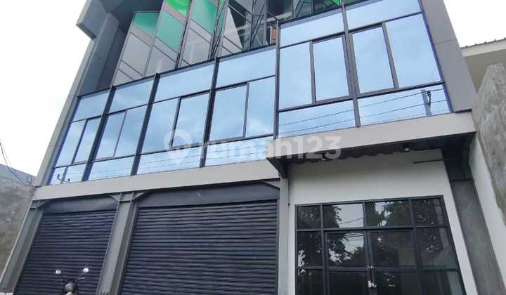 New 3.5-story Commercial Building on Jemursari Main Road