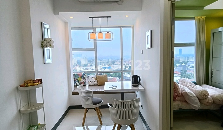 Benson Apartment 2BR converted to 1BR, 8th floor.