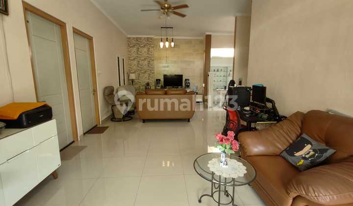 Disewakan Rumah Mewah di Denpasar 3BR Lantai 2