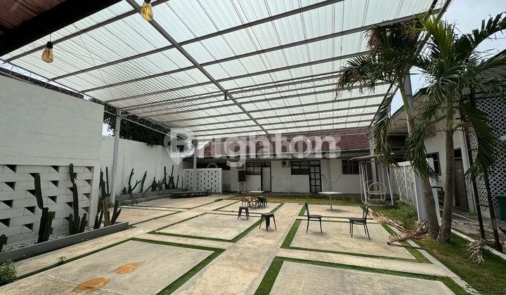 RUANG USAHA DI DEKAT PARAGON MALL SOLO!! BEKAS CAFE TERKENAL!! SIAP PAKAI!! LEBAR DEPAN 25 METER 2