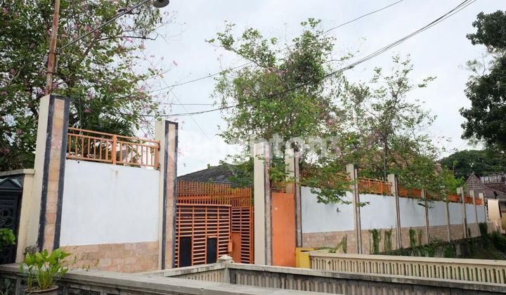 RUMAH DAN RUANG USAHA SIAP PAKAI!! LOKASI STRATEGIS DAN LANGKA!! TIDAK BANJIR!! TENGAH KOTA SOLO!! PREMIUM 2