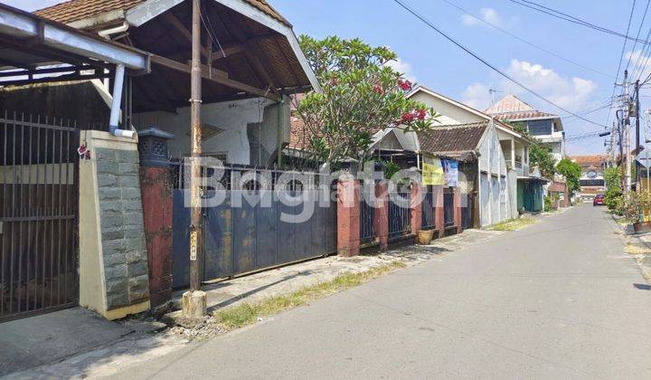 RUMAH TENGAH KOTA, ANTI BANJIR!! ROW JALAN 2 MOBIL PAPASAN 1