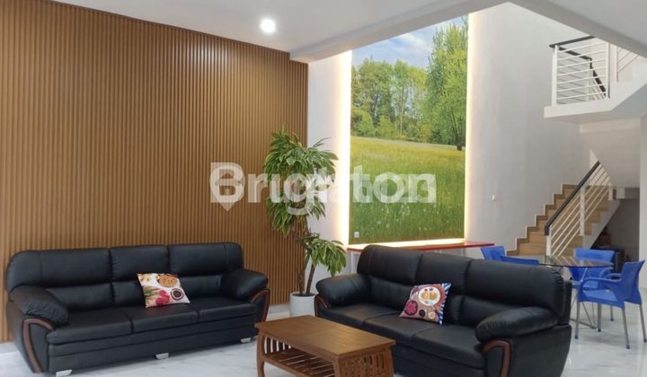 RUMAH MEWAH SIAP HUNI DI TENGAH KOTA SOLO!! CLUSTER DAN LINGKUNGAN NYAMAN!! 1 MENIT KE BALAIKOTA SOLO 2