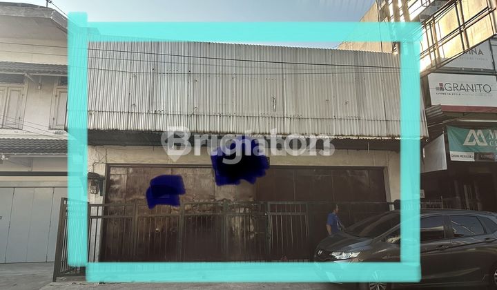 RUANG USAHA SIAP PAKAI!! LEBAR DEPAN 14M LOKASI TENGAH KOTA SOLO! HANYA 10M KE JALAN WIDURAN SOLO!! ROW JALAN 4 MOBIL PAPASAN