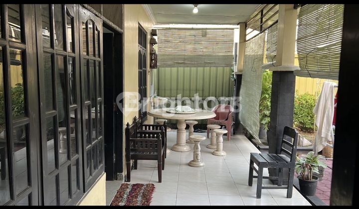 RUMAH SIAP PAKAI! LOKASI BAGUS DAN STRATEGIS!! KEMANA MANA DEKAT!! ROW JALAN 2 MOBIL PAPASAN!! 2