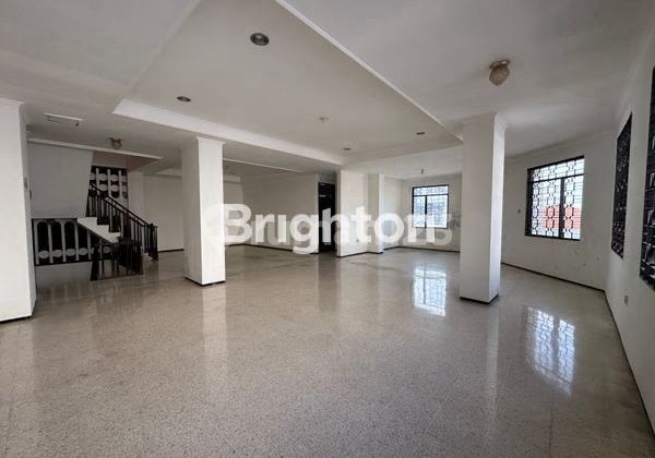 RUKO DI KLEWER 3 LANTAI!! KONDISI SIAP PAKAI, ISTIMEWA!! COCOK UTK USAHA RUKO DI KLEWER 3 LANTAI!! KONDISI SIAP PAKAI, ISTIMEWA!! COCOK UTK USAHA