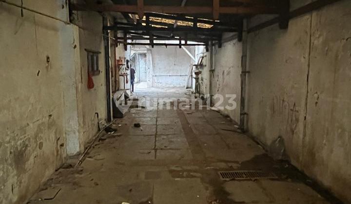 For rent, a shophouse suitable for a warehouse in Kayu Putih
