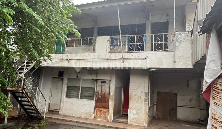 For rent, a shophouse suitable for a warehouse in Kayu Putih