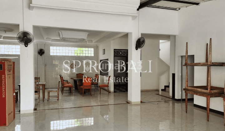 For sale quickly, beautiful 3-storey tourist area house in Kuta 2