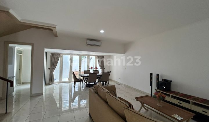 Rumah 2 Lantai Bagus Semi Furnished SHM di Lippo Karawaci,  2