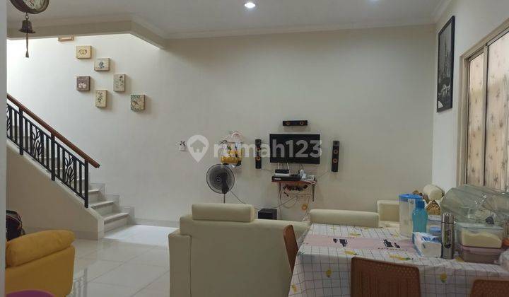 Rumah 2 Lantai Siap Huni Semi Furnished SHM di Gading Serpong, Tangerang 2